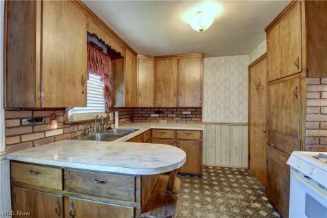 2933 Coventry Boulevard NE Canton OH 44705