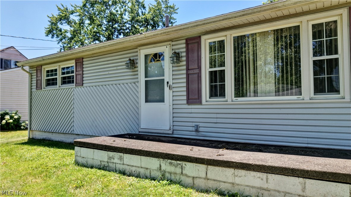 2933 Coventry Boulevard NE Canton OH 44705