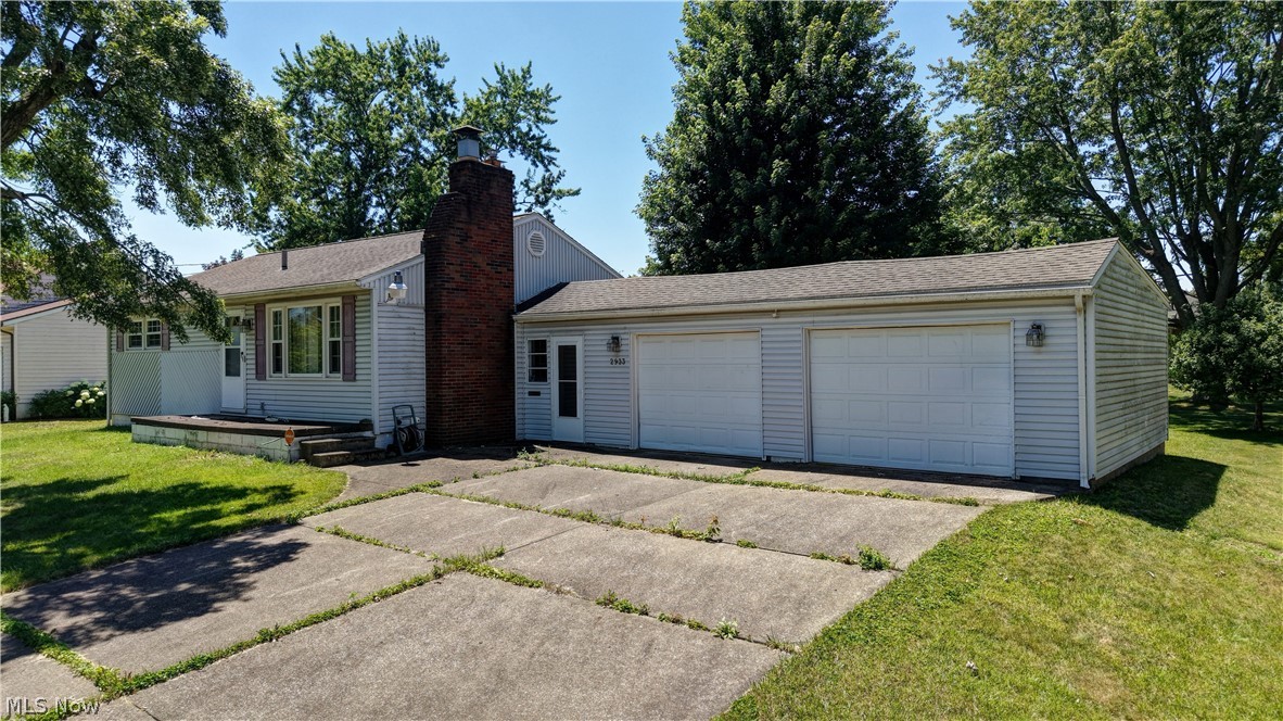 2933 Coventry Boulevard NE Canton OH 44705