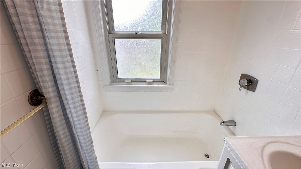 21610 Crystal Avenue Euclid OH 44123