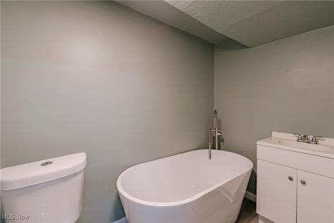 18009 Kalvin Drive Brook Park OH 44142