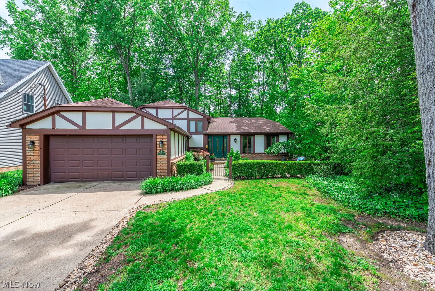 29205 Wolf Road Bay Village OH 44140
