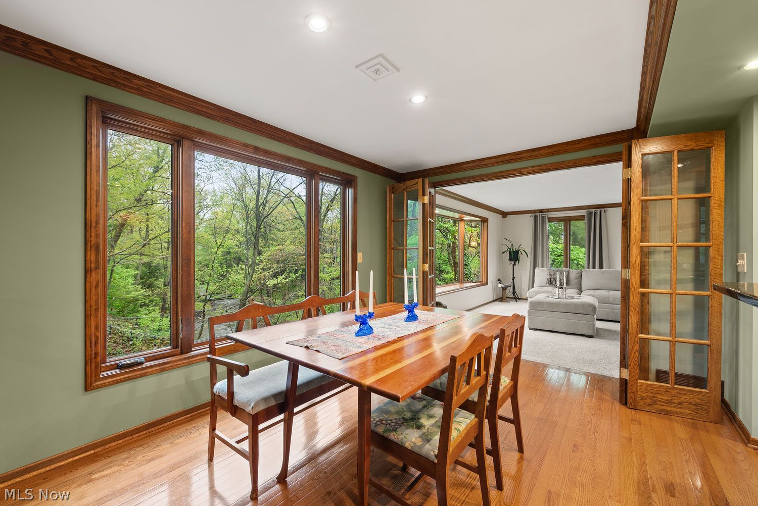 29205 Wolf Road Bay Village OH 44140