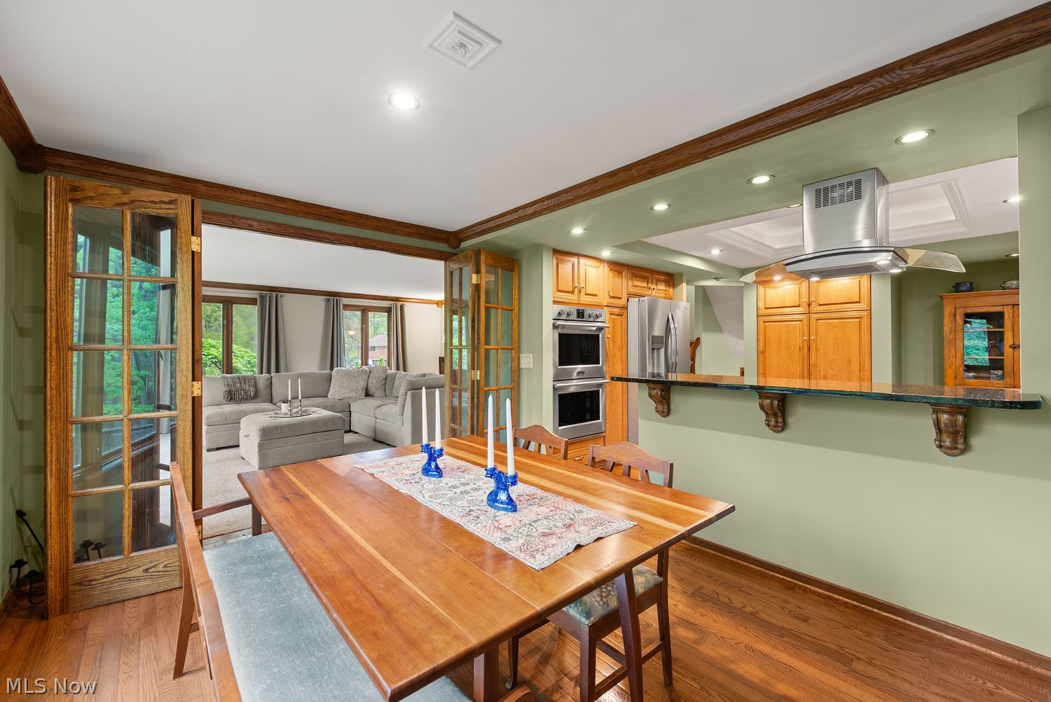 29205 Wolf Road Bay Village OH 44140