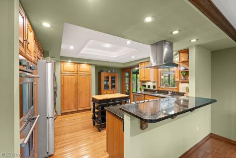 29205 Wolf Road Bay Village OH 44140