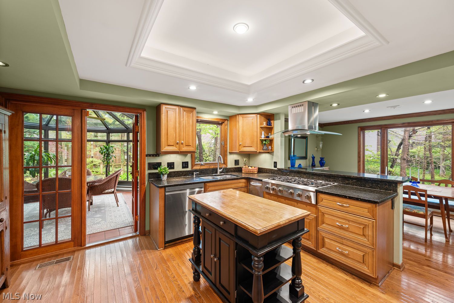 29205 Wolf Road Bay Village OH 44140