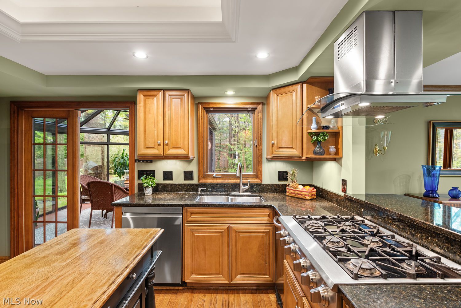 29205 Wolf Road Bay Village OH 44140