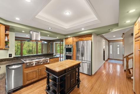 29205 Wolf Road Bay Village OH 44140