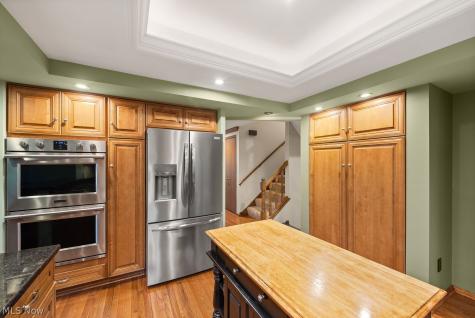 29205 Wolf Road Bay Village OH 44140