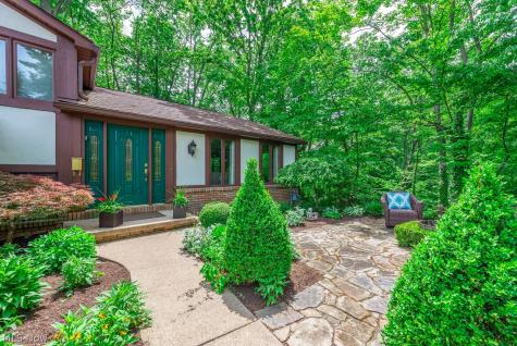 29205 Wolf Road Bay Village OH 44140