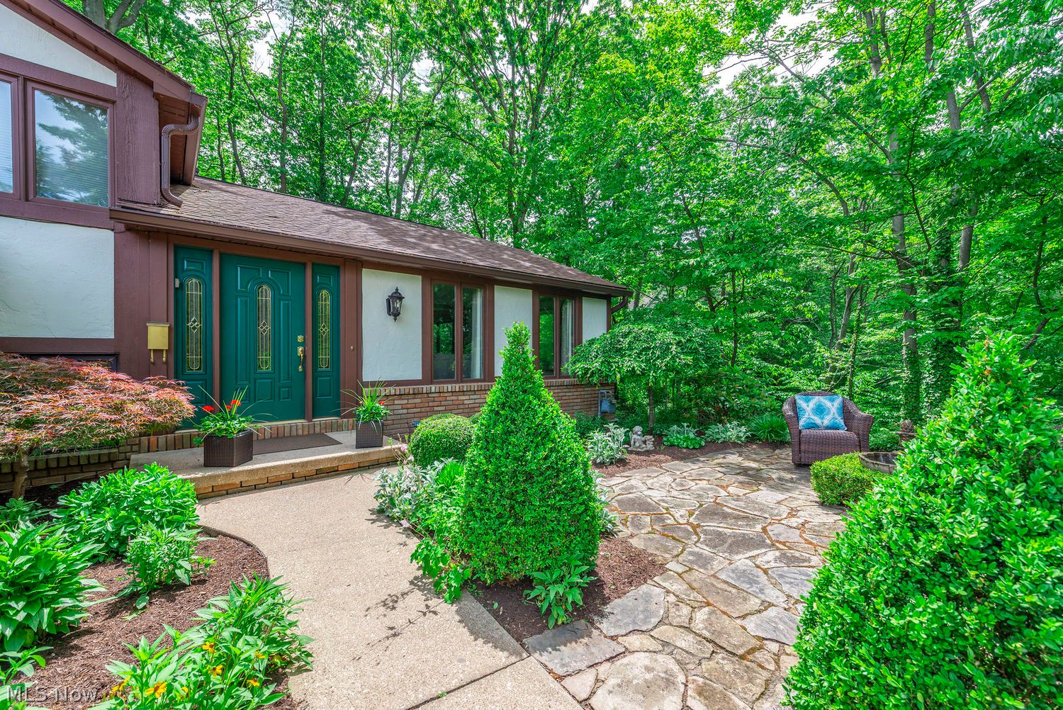 29205 Wolf Road Bay Village OH 44140