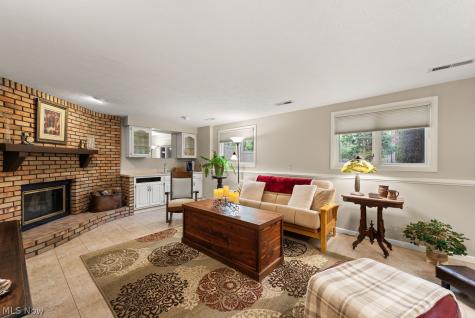 29205 Wolf Road Bay Village OH 44140