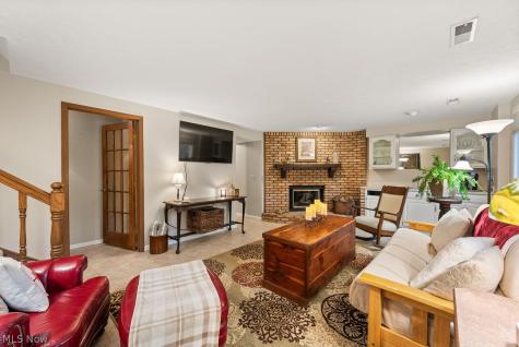 29205 Wolf Road Bay Village OH 44140