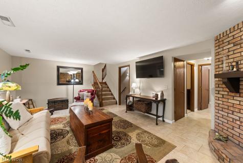 29205 Wolf Road Bay Village OH 44140