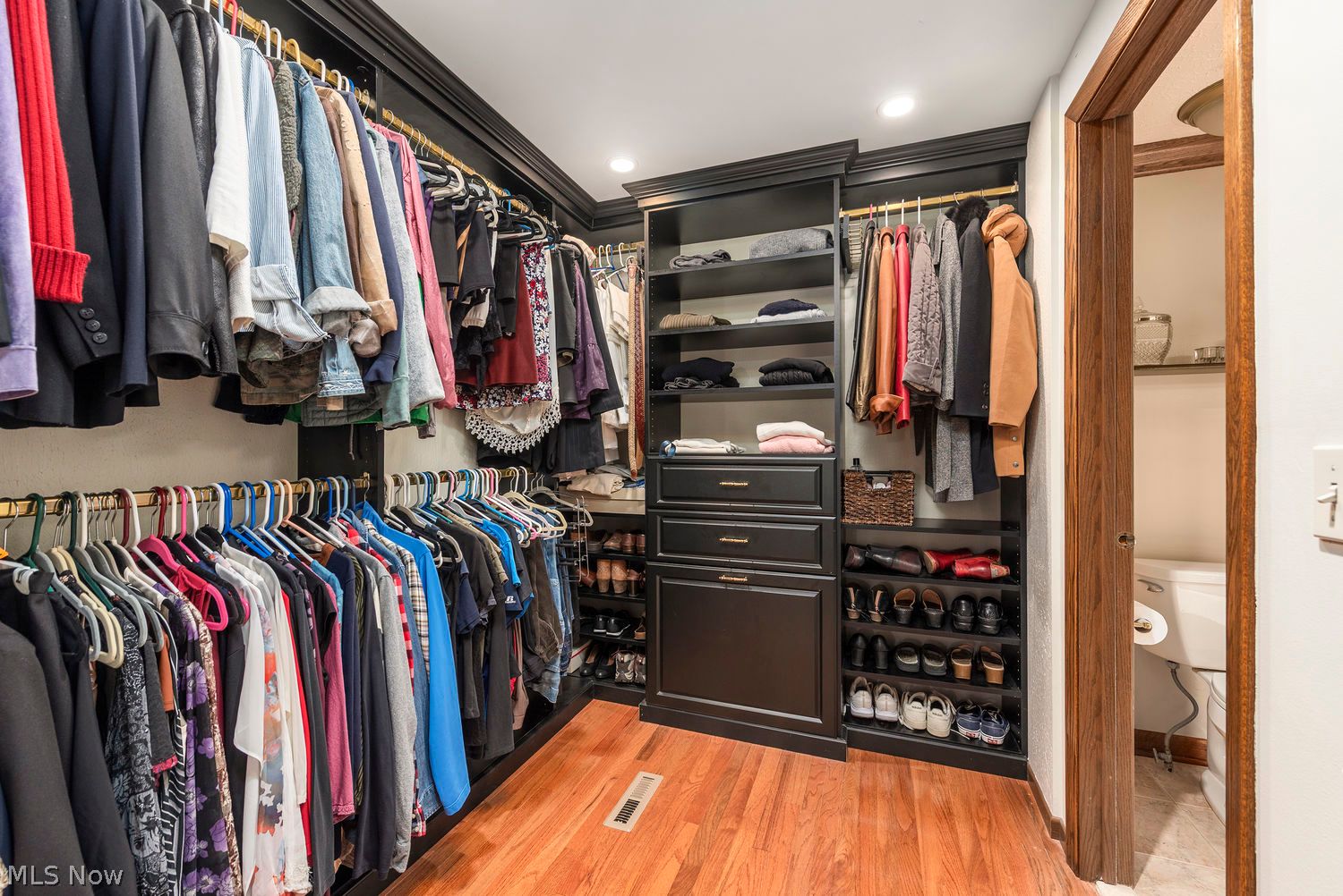 29205 Wolf Road Bay Village OH 44140