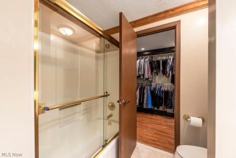 29205 Wolf Road Bay Village OH 44140