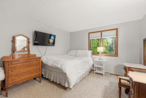 29205 Wolf Road Bay Village OH 44140