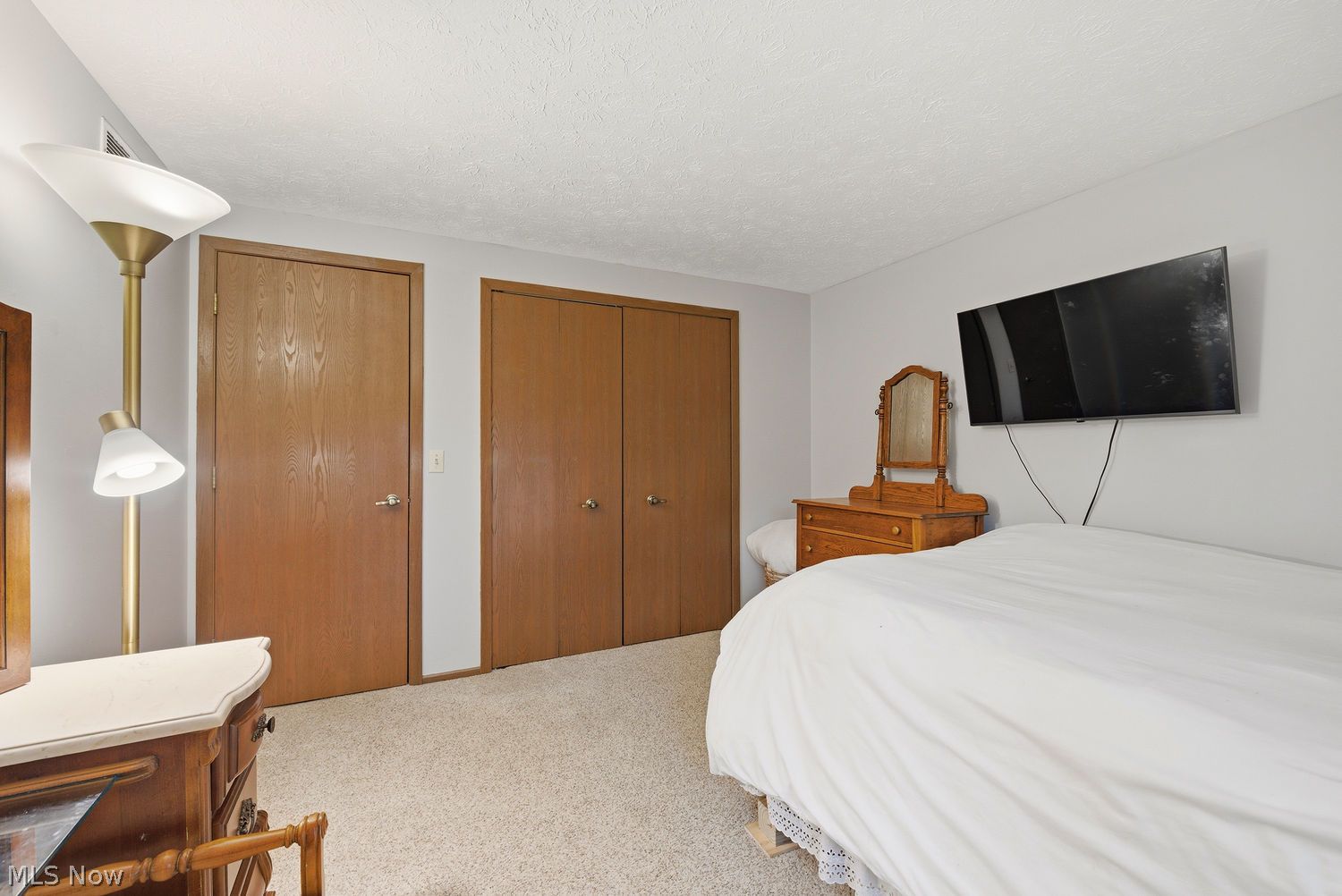 29205 Wolf Road Bay Village OH 44140