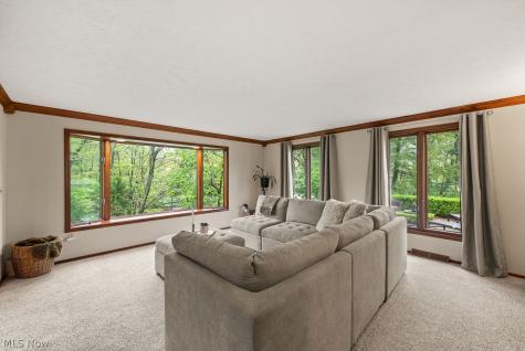 29205 Wolf Road Bay Village OH 44140