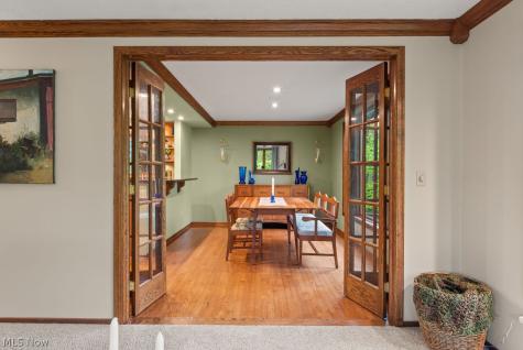 29205 Wolf Road Bay Village OH 44140