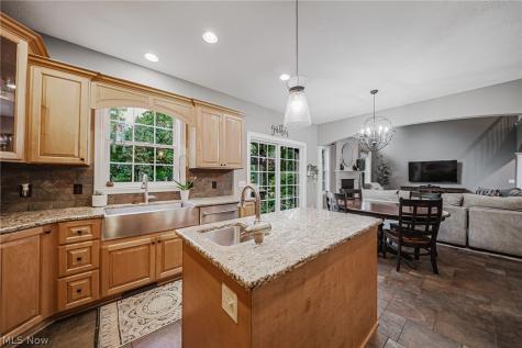 985 W Martin Avenue Amherst OH 44001