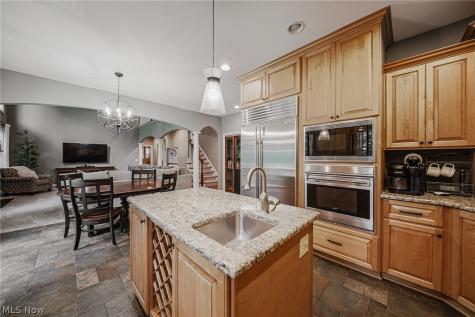 985 W Martin Avenue Amherst OH 44001