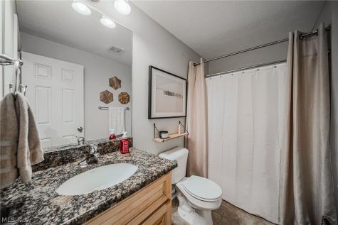 985 W Martin Avenue Amherst OH 44001
