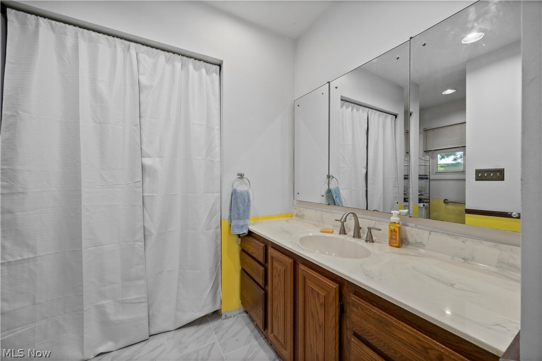 161 Canterbury Road Elyria OH 44035