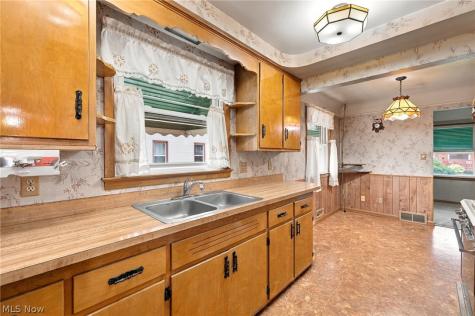 15402 Louis Avenue Cleveland OH 44135