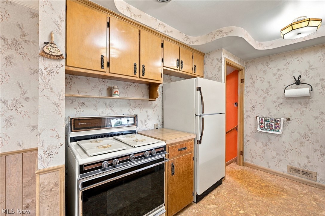 15402 Louis Avenue Cleveland OH 44135