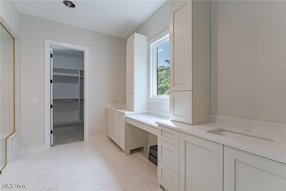20 Hamlet Court Bratenahl OH 44108