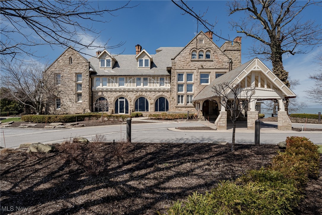 20 Hamlet Court Bratenahl OH 44108