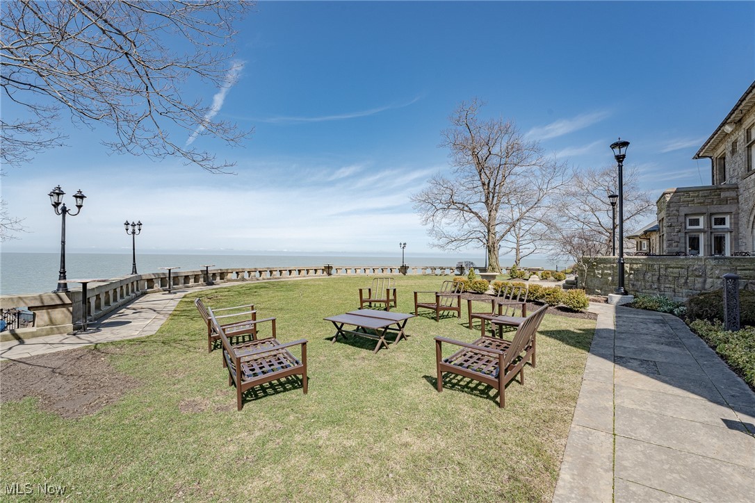 20 Hamlet Court Bratenahl OH 44108