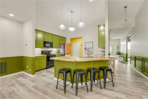 10449 Maryland Street Aurora OH 44202