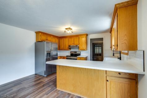 1704 Plymouth Knoll Avenue NW Massillon OH 44646