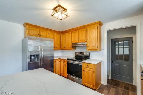 1704 Plymouth Knoll Avenue NW Massillon OH 44646
