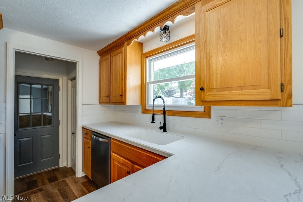 1704 Plymouth Knoll Avenue NW Massillon OH 44646