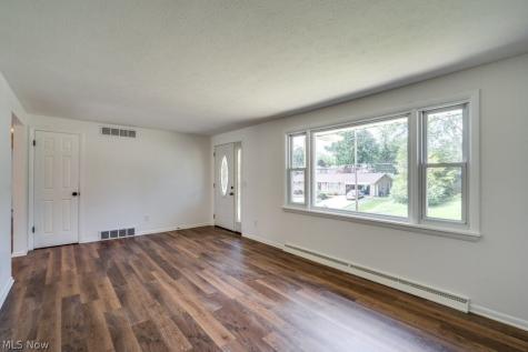 1704 Plymouth Knoll Avenue NW Massillon OH 44646