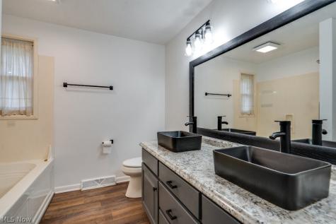 1704 Plymouth Knoll Avenue NW Massillon OH 44646