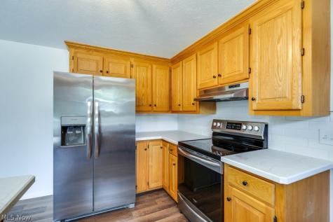 1704 Plymouth Knoll Avenue NW Massillon OH 44646
