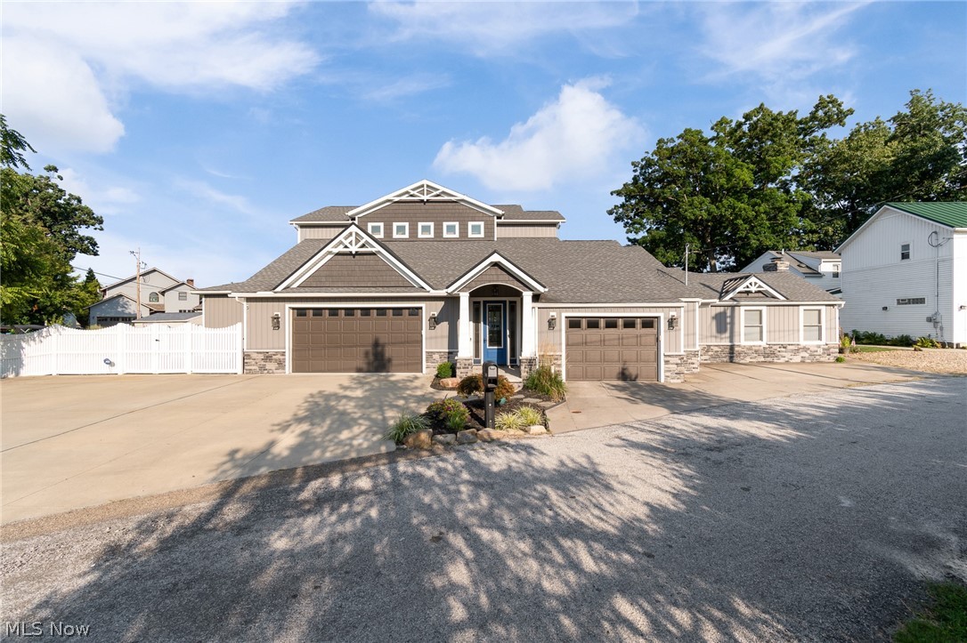 211 Oak Grove Drive Akron OH 44319