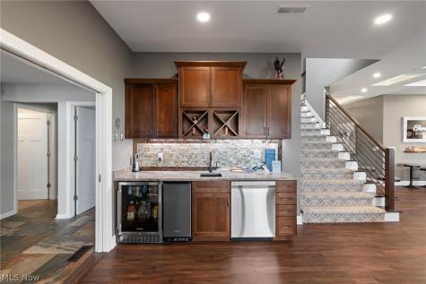 211 Oak Grove Drive Akron OH 44319