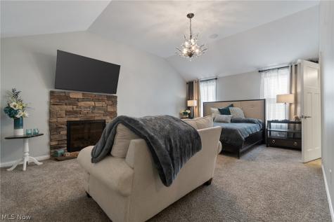 211 Oak Grove Drive Akron OH 44319