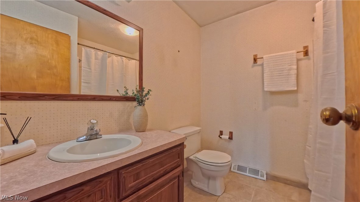 1660 Squaw Creek Drive Girard OH 44420
