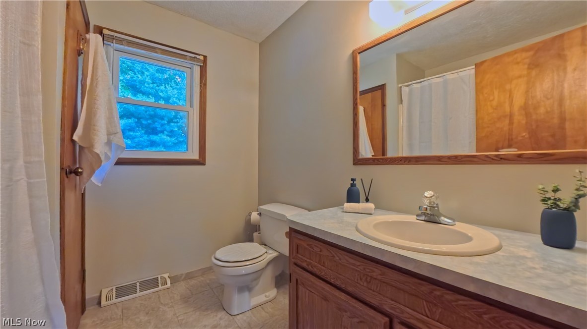 1660 Squaw Creek Drive Girard OH 44420
