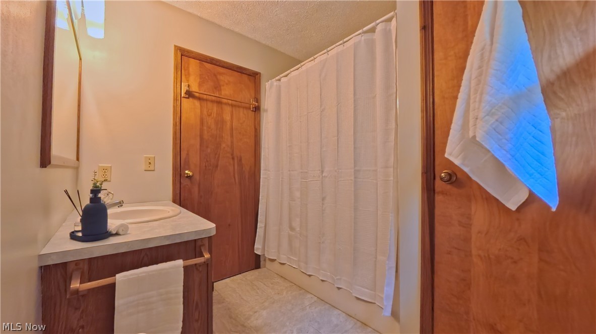1660 Squaw Creek Drive Girard OH 44420