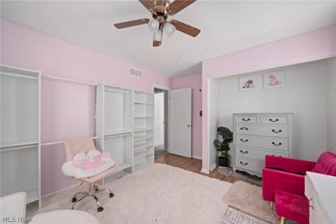 2382 Penny Lane Youngstown OH 44515
