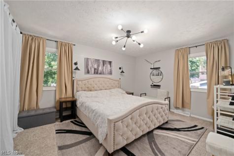 2382 Penny Lane Youngstown OH 44515