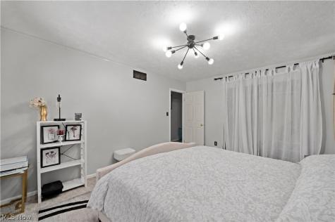 2382 Penny Lane Youngstown OH 44515