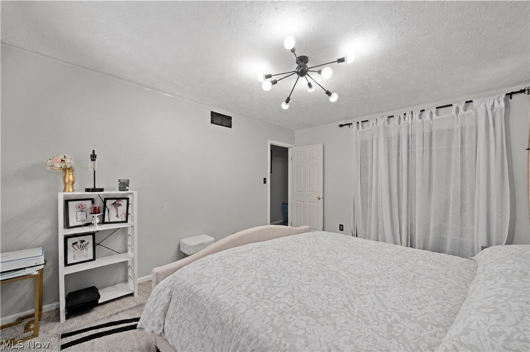 2382 Penny Lane Youngstown OH 44515
